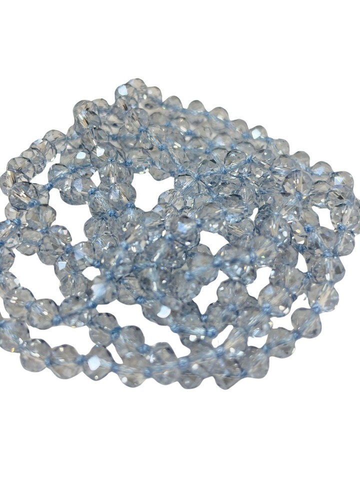 Collar de cristal en tono azul claro