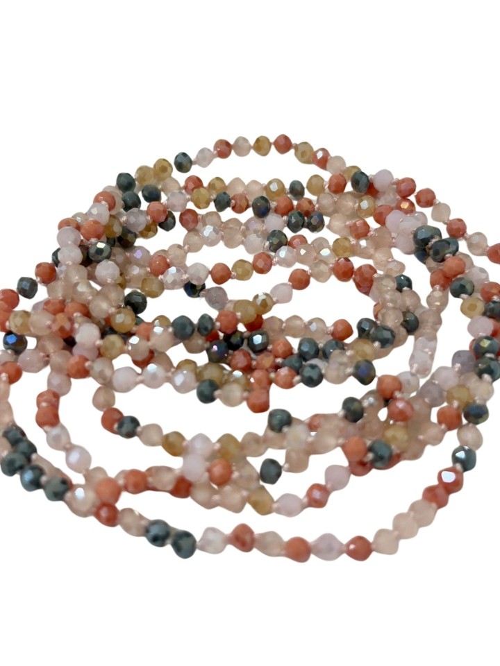 Collar de mini cristales en tonos rosas y grises