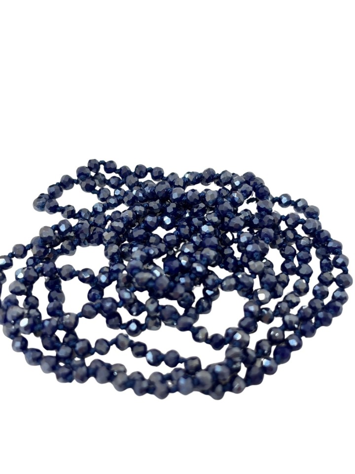 Collar de mini cristales en tono azul navy
