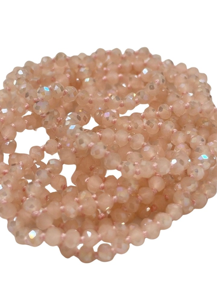 Collar de mini cristales en tono rosa claro