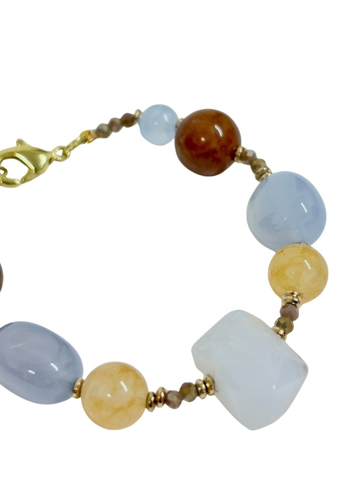 Pulsera de ágatas y perlas en tonos azules, marrones y amarillos